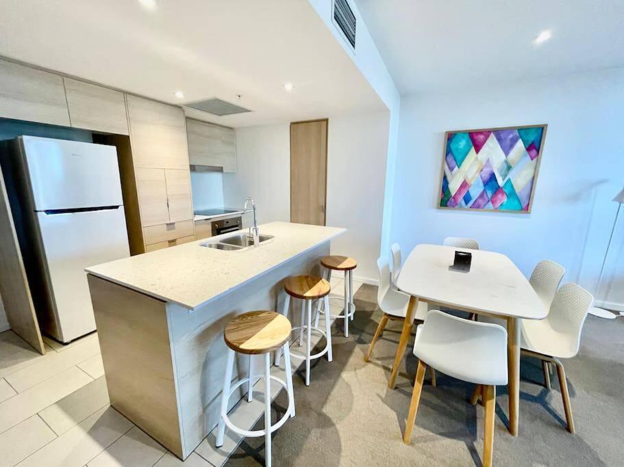 Broadbeach Apartment Level 10 With Beach Views Gold Coast Buitenkant foto