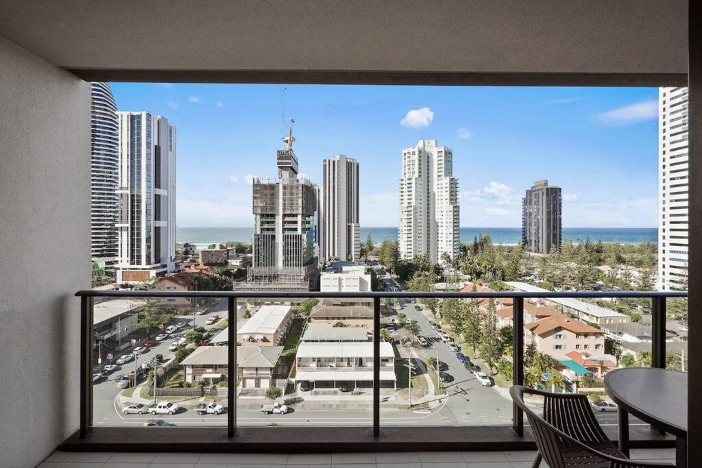 Broadbeach Apartment Level 10 With Beach Views Gold Coast Buitenkant foto