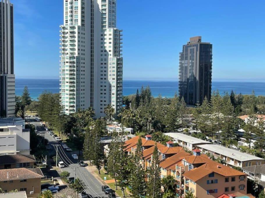 Broadbeach Apartment Level 10 With Beach Views Gold Coast Buitenkant foto