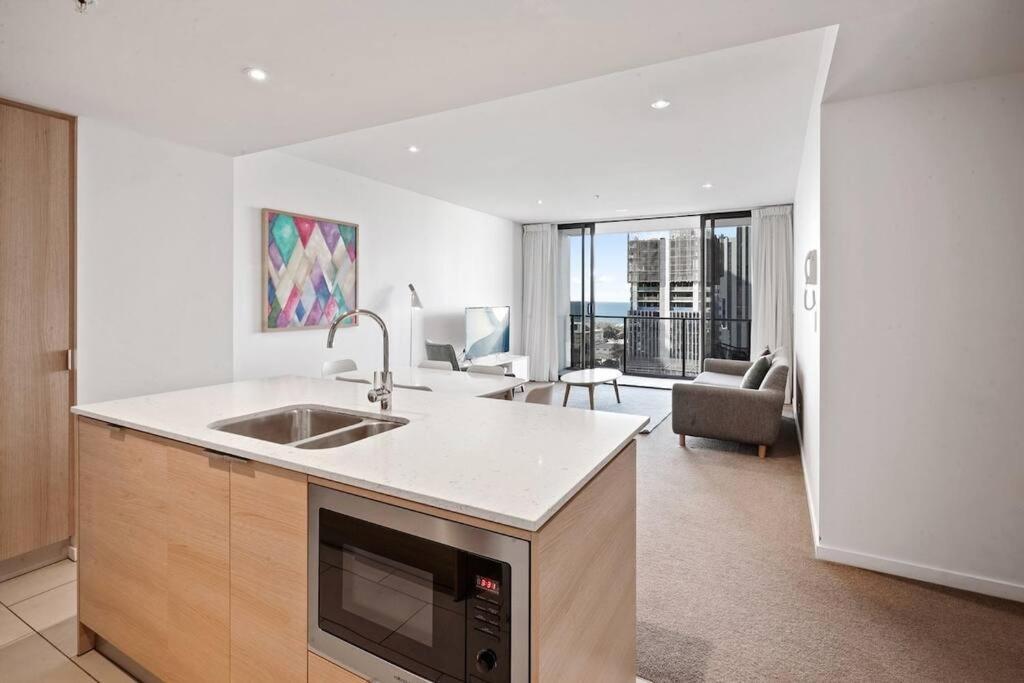 Broadbeach Apartment Level 10 With Beach Views Gold Coast Buitenkant foto